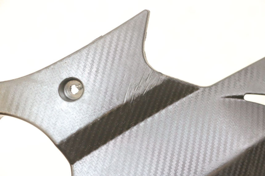 photo de TAMPA DEBAIXO DO ASSENTO ESQUERDO GILERA RUNNER SL 50 (2006 - 2009) - Detalhe da peça