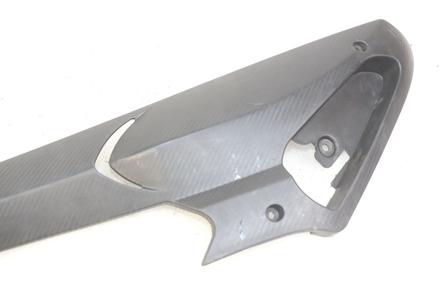 photo de TAMPA DEBAIXO DO BANCO ESQUERDO GILERA RUNNER SP 50 (2009 - 2017) - Detalhe da peça
