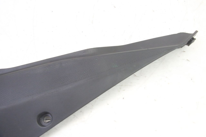 photo de TAMPA DEBAIXO DO ASSENTO ESQUERDO GILERA SMT SUPERMOTARD 50 (2009 - 2017) - Ampliação técnica