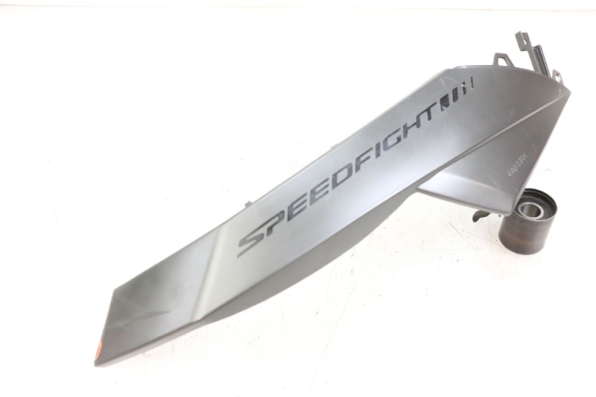 photo de TAMPA LATERAL ESQUERDA SOB O BANCO PEUGEOT SPEEDFIGHT 4 2T 50 (2015 - 2019) - Detalhe da peça