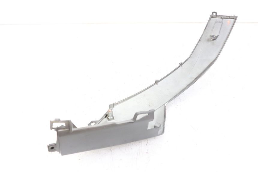photo de TAMPA LATERAL ESQUERDA SOB O BANCO PEUGEOT SPEEDFIGHT 4 2T 50 (2015 - 2019) - Zoom do estado de desgaste