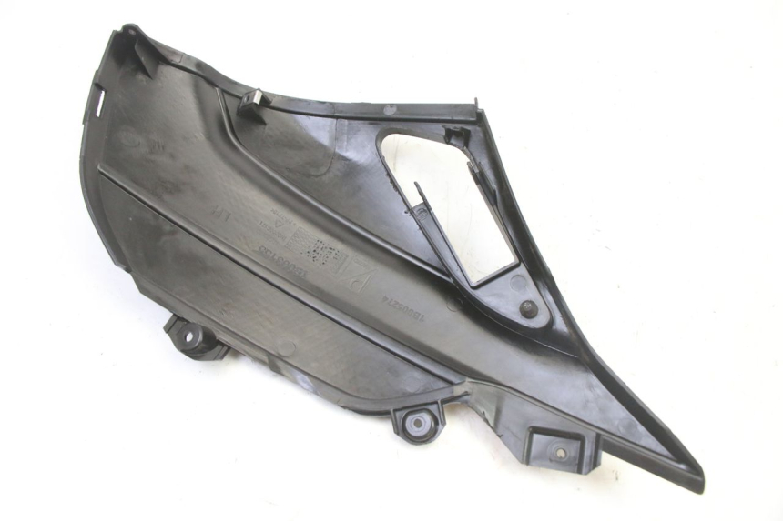 photo de TAMPA DEBAIXO DO ASSENTO ESQUERDO APRILIA SR 2T 50 (2018 - 2022) - Outro ângulo de visão