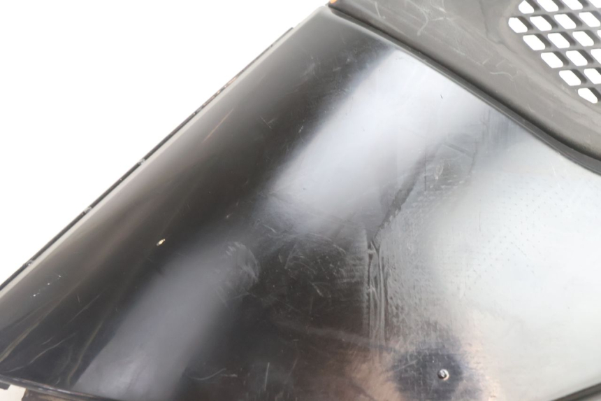photo de TAMPA ESQUERDA SOB O ASSENTO KYMCO SUPER 8 2T 50 (2007 - 2013) - Detalhe da peça