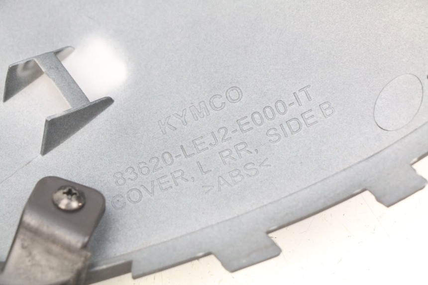 photo de TAMPA DEBAIXO DO ASSENTO ESQUERDO KYMCO SUPER 8 4T 50 (2018 - 2020) - Detalhe da peça
