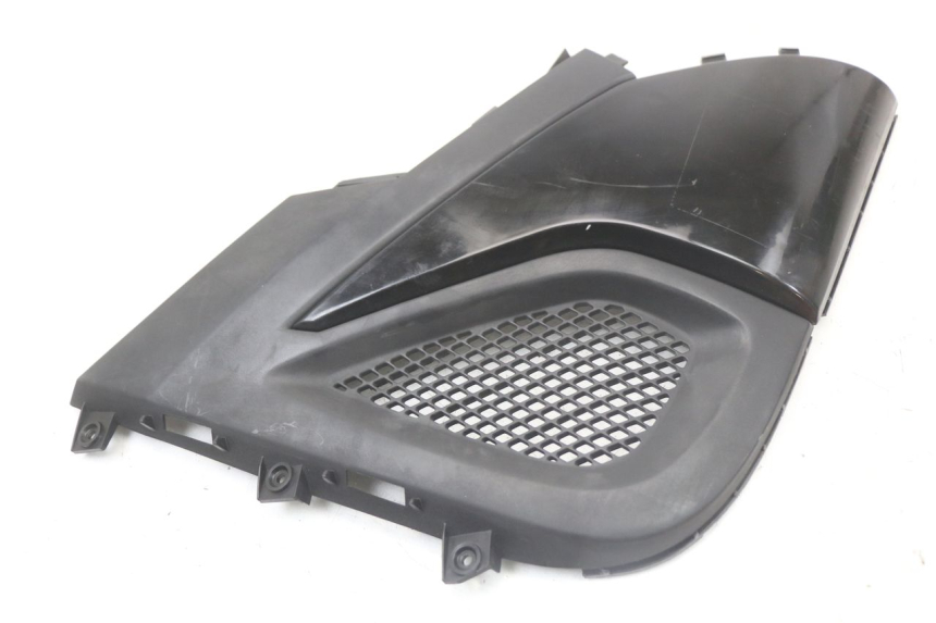 photo de TAMPA DEBAIXO DO BANCO ESQUERDO KYMCO SUPER 8 125 (2008 - 2015) - Zoom do estado de desgaste