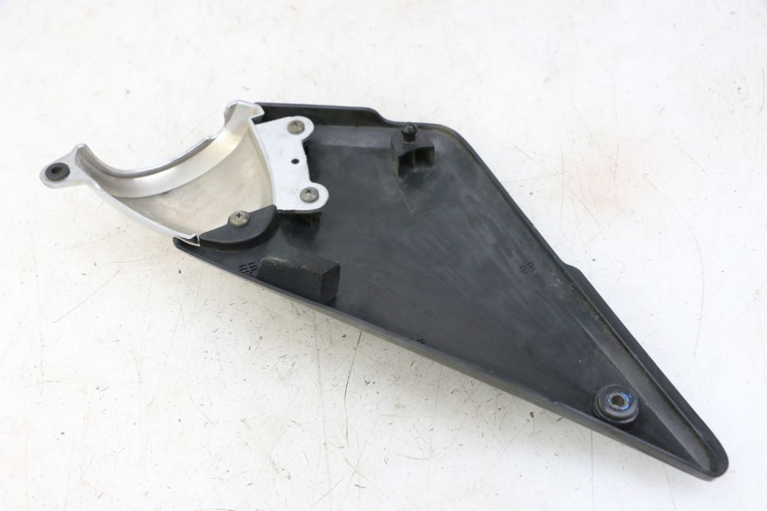 photo de TAMPA LATERAL ESQUERDA SOB O BANCO SUZUKI GSF S BANDIT 600 (2000 - 2004) - Zoom do estado de desgaste