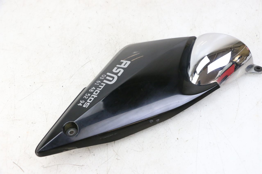 photo de TAMPA LATERAL ESQUERDA SOB O BANCO SUZUKI GSF S BANDIT 600 (2000 - 2004) - Pontos de fixação