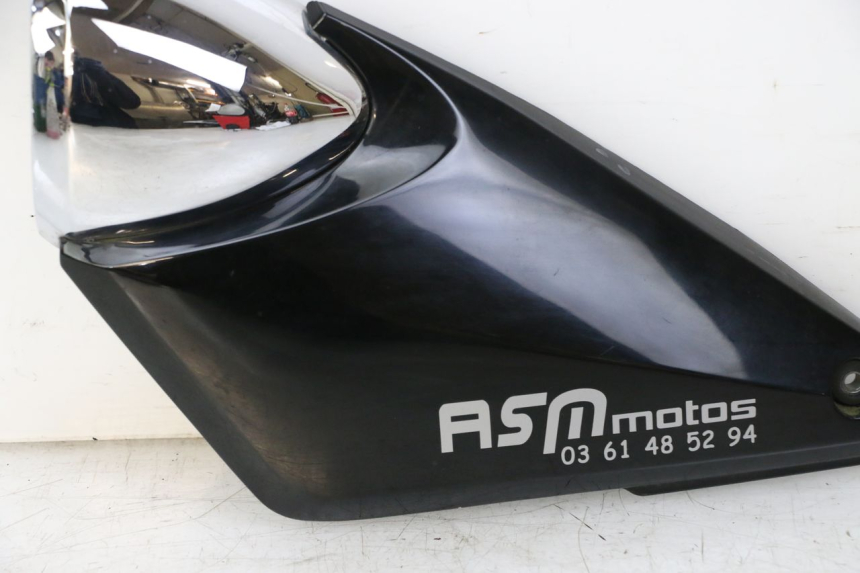 photo de TAMPA LATERAL ESQUERDA SOB O BANCO SUZUKI GSF S BANDIT 600 (2000 - 2004) - Estado da superfície
