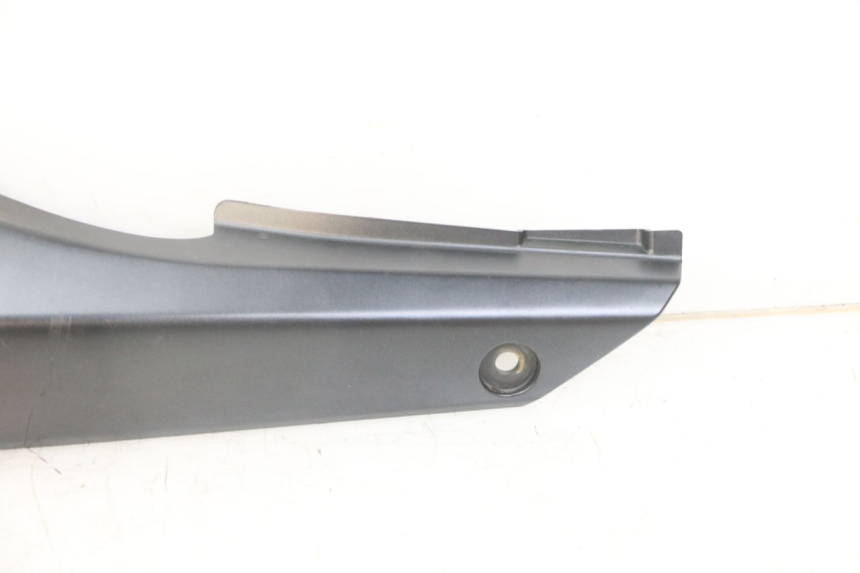 photo de TAMPA DEBAIXO DO BANCO ESQUERDO SUZUKI GSX F GSXF 650 (2007 - 2015) - Pontos de fixação