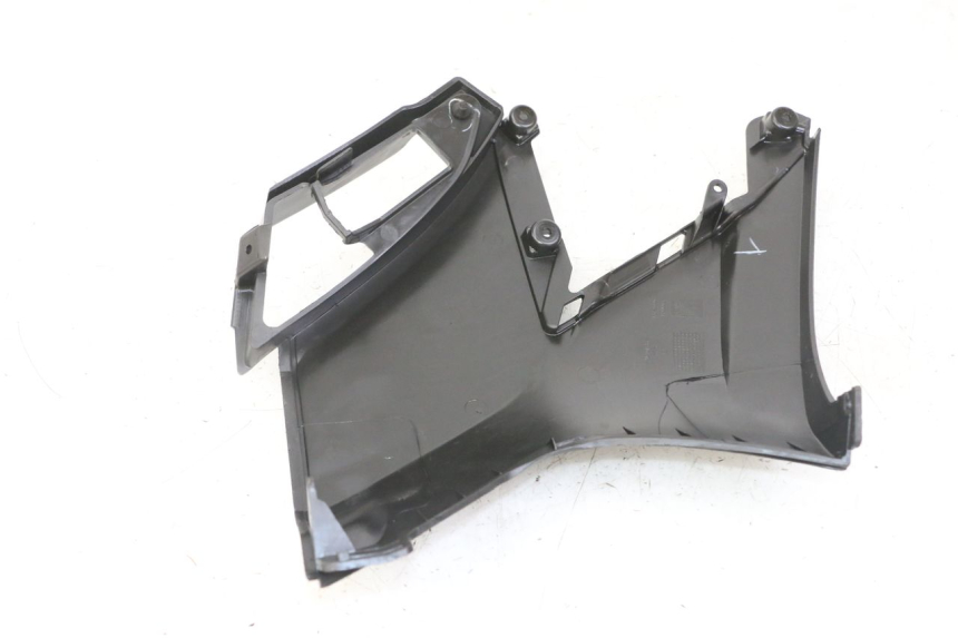 photo de TAMPA DEBAIXO DO BANCO ESQUERDO APRILIA SXR 50 (2021 - 2023) - Detalhe da peça