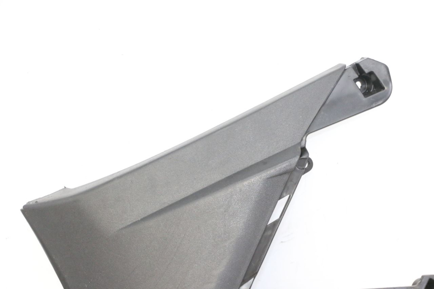photo de TAMPA DEBAIXO DO BANCO ESQUERDO APRILIA SXR 50 (2021 - 2023) - Pontos de fixação