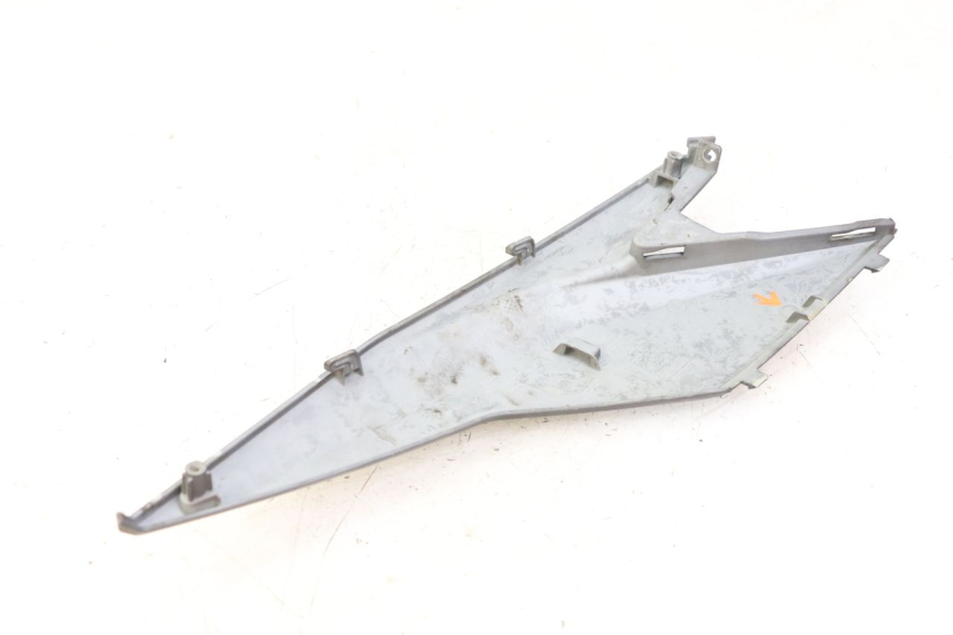 photo de TAMPA DEBAIXO DO ASSENTO ESQUERDO SYM JET 14 4T 50 (2018 - 2022) - Zoom do estado de desgaste
