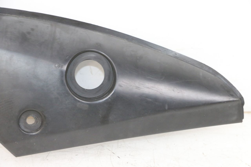 photo de TAMPA DEBAIXO DO BANCO ESQUERDO YAMAHA TZR 50 (2008 - 2016) - Pontos de fixação