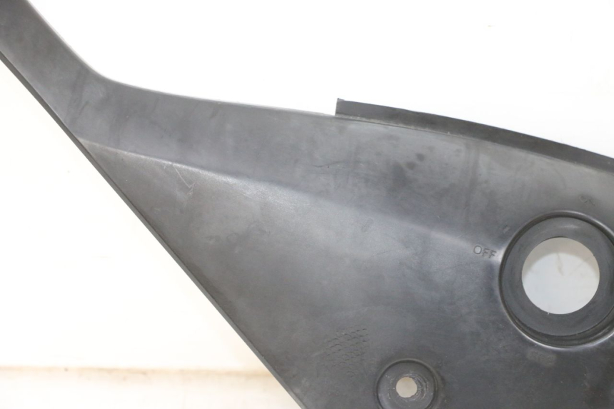 photo de TAMPA DEBAIXO DO BANCO ESQUERDO YAMAHA TZR 50 (2008 - 2016) - Estado da superfície