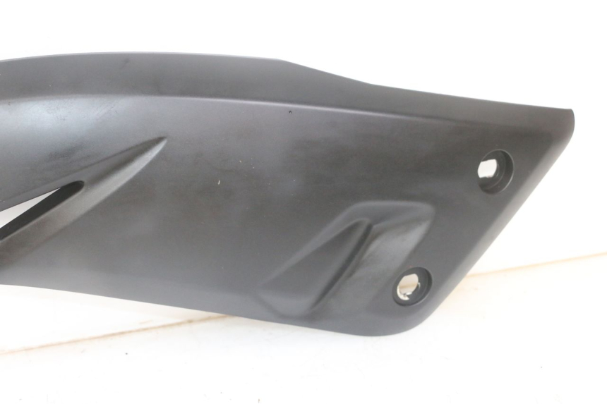 photo de TAMPA DEBAIXO DO BANCO ESQUERDO YAMAHA X-MAX XMAX 125 (2010 - 2013) - Detalhes característicos