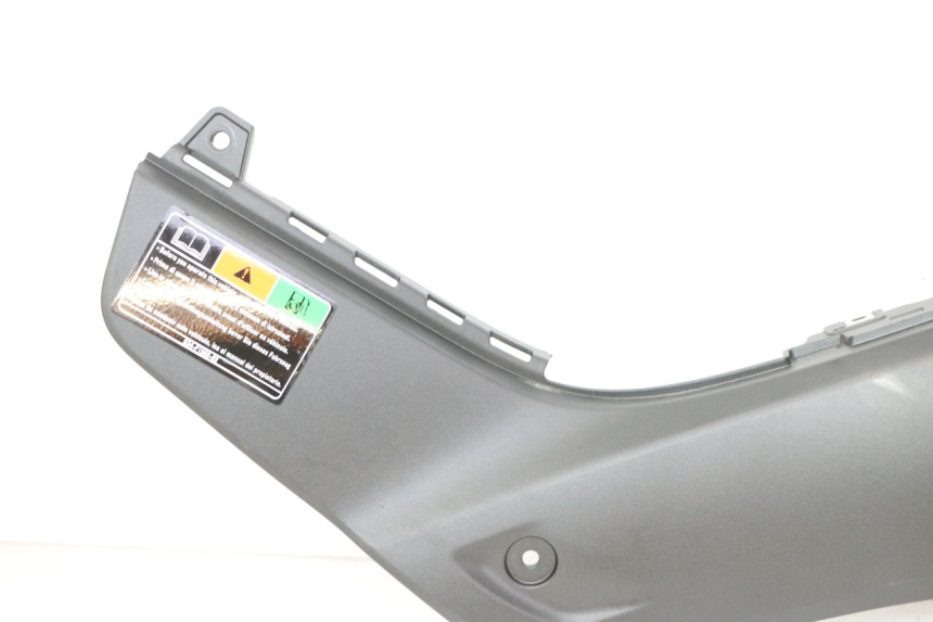 photo de TAMPA DEBAIXO DO BANCO ESQUERDO YAMAHA XMAX X-MAX 125 (2021 - 2025) - Vista de perto
