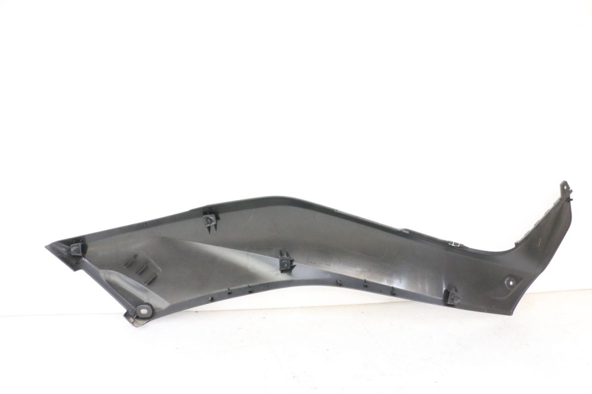photo de TAMPA DEBAIXO DO BANCO ESQUERDO YAMAHA XMAX X-MAX 125 (2021 - 2025) - Pontos de fixação