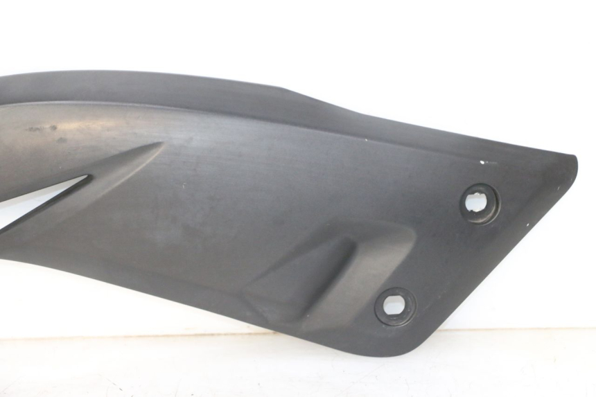 photo de TAMPA DEBAIXO DO BANCO ESQUERDO YAMAHA X-MAX XMAX 125 (2010 - 2013) - Detalhes característicos