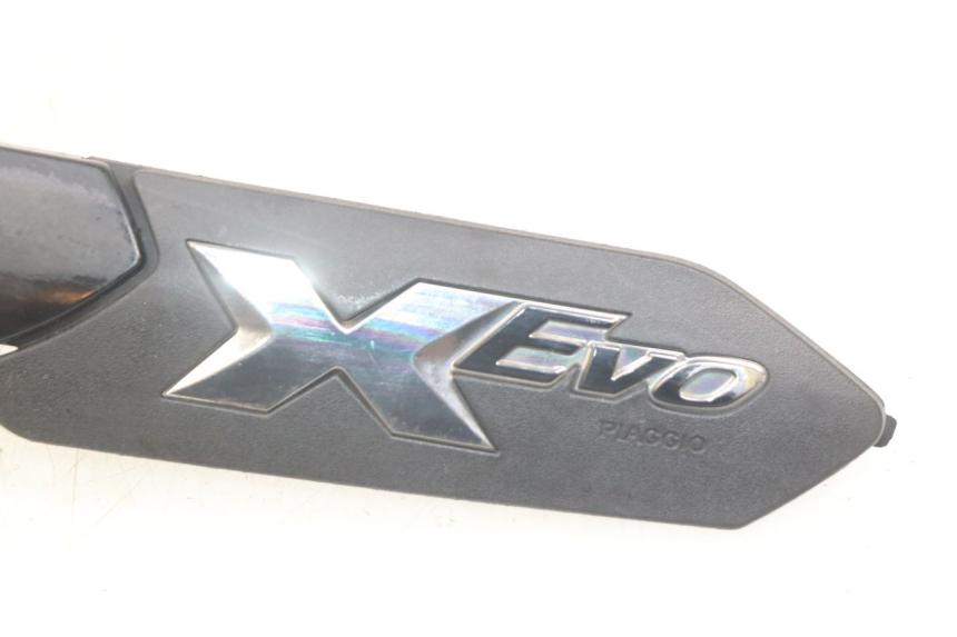 photo de TAMPA DEBAIXO DO BANCO ESQUERDO PIAGGIO XEVO - X EVO 125 (2007 - 2017) - Vista geral
