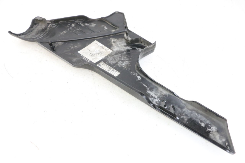 photo de TAMPA DEBAIXO DO BANCO ESQUERDO YAMAHA XJ F 900 (1983 - 1994) - Detalhe da peça