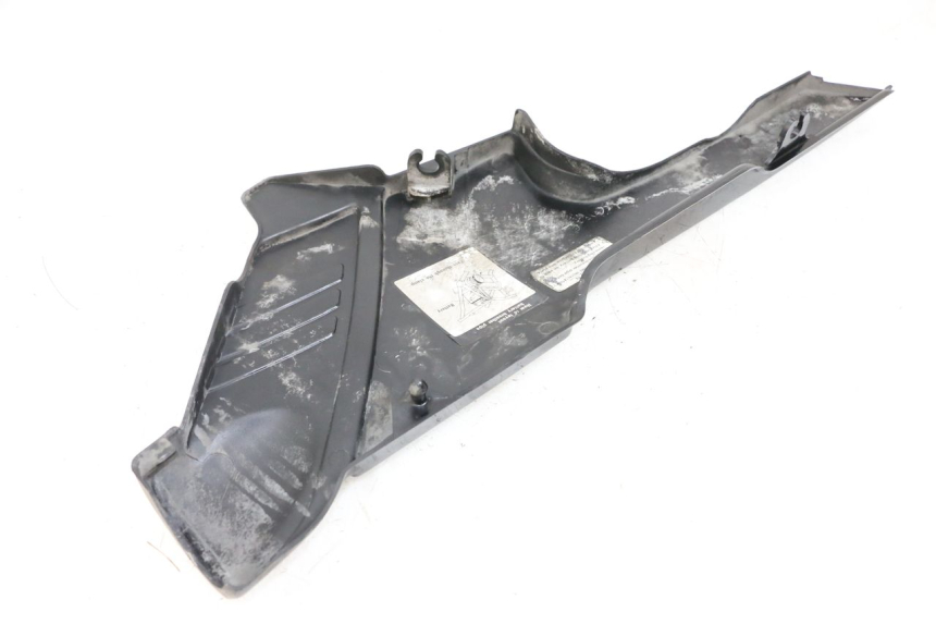 photo de TAMPA DEBAIXO DO BANCO ESQUERDO YAMAHA XJ F 900 (1983 - 1994) - Zoom do estado de desgaste