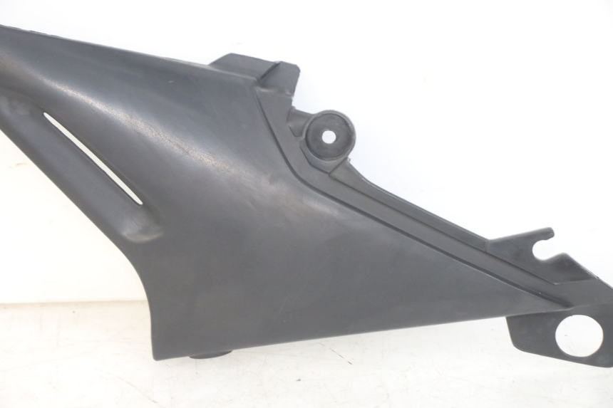 photo de TAMPA DEBAIXO DO BANCO ESQUERDO YAMAHA XJN DIVERSION 600 (2000 - 2003) - Pontos de fixação