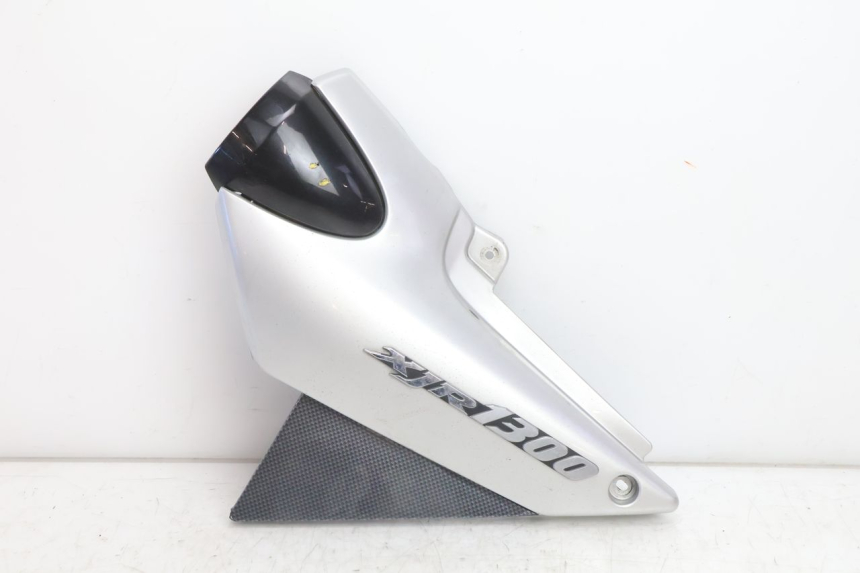 photo de TAMPA ESQUERDA SOB O ASSENTO YAMAHA XJR 1300 (1998 - 2002) - Vista principal