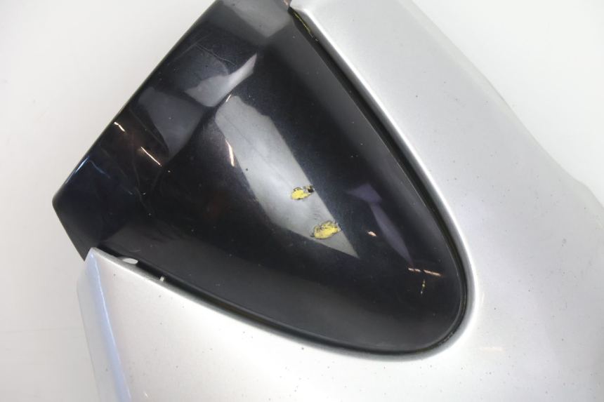 photo de TAMPA ESQUERDA SOB O ASSENTO YAMAHA XJR 1300 (1998 - 2002) - Detalhe da peça