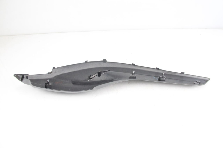 photo de TAMPA DEBAIXO DO ASSENTO ESQUERDO YAMAHA XP T-MAX TMAX 500 (2008 - 2012) - Ampliação técnica