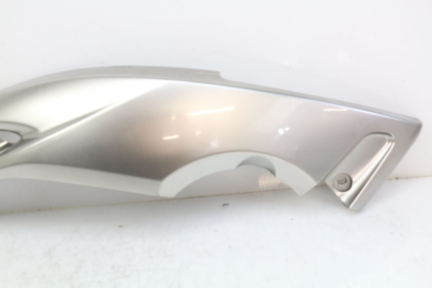 photo de TAMPA DEBAIXO DO ASSENTO ESQUERDO YAMAHA XP T-MAX TMAX 500 (2004 - 2007) - Ampliação técnica