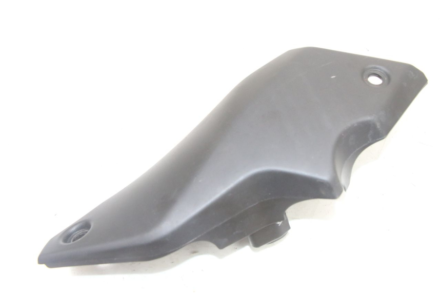 photo de TAMPA DEBAIXO DO ASSENTO ESQUERDO YAMAHA TRACER 7 700 (2020 - 2024) - Detalhe da peça