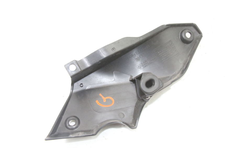 photo de TAMPA DEBAIXO DO ASSENTO ESQUERDO YAMAHA TRACER 7 700 (2020 - 2024) - Zoom do estado de desgaste