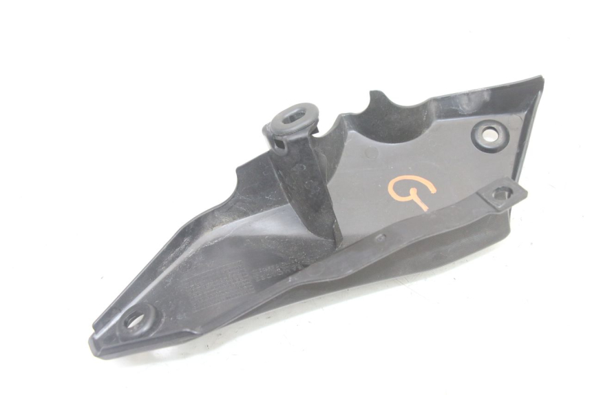 photo de TAMPA DEBAIXO DO ASSENTO ESQUERDO YAMAHA TRACER 7 700 (2020 - 2024) - Outro ângulo de visão