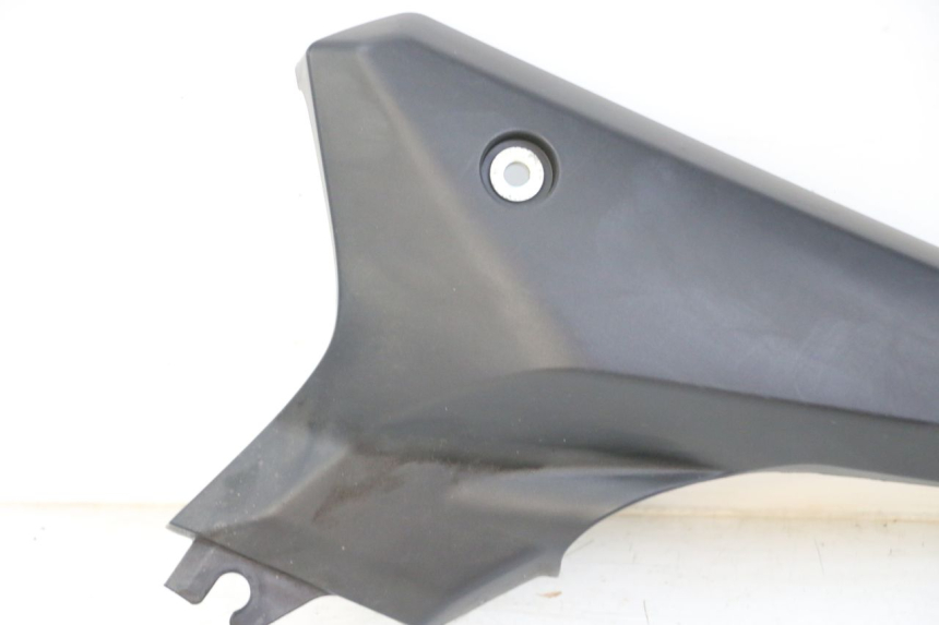 photo de TAMPA DEBAIXO DO ASSENTO ESQUERDO YAMAHA XJ6 600 (2008 - 2016) - Ampliação técnica