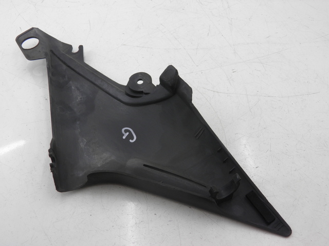 photo de TAMPA DEBAIXO DO BANCO ESQUERDO YAMAHA XJS DIVERSION 600 (1997 - 1999) - Detalhe da peça
