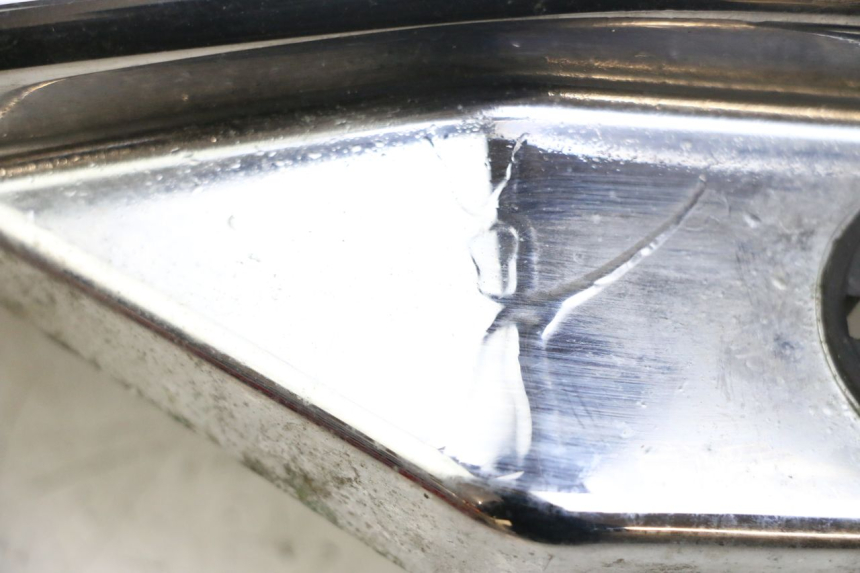photo de TAMPA DEBAIXO DO ASSENTO ESQUERDO YAMAHA XVS DRAG STAR DRAGSTAR 650 (1997 - 2007) - Detalhe da peça