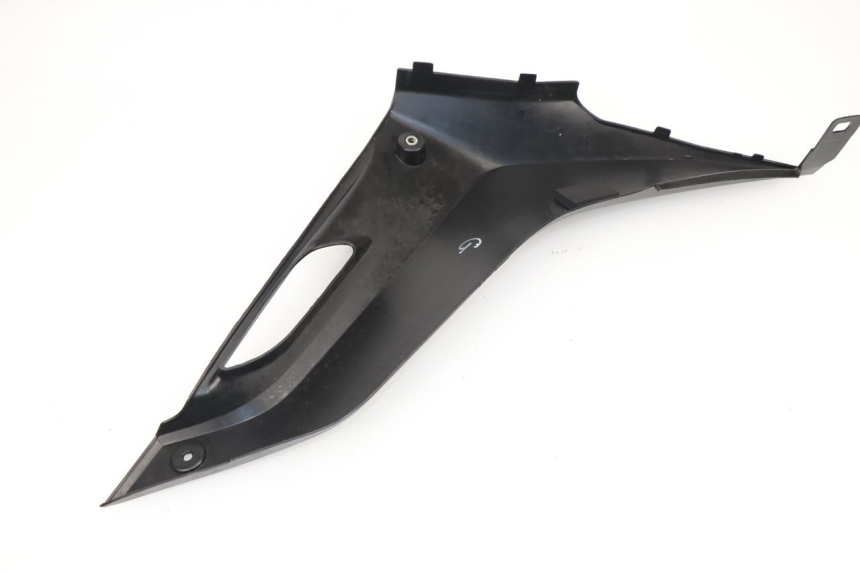 photo de TAMPA DEBAIXO DO ASSENTO ESQUERDO YAMAHA YZF R 125 (2008 - 2013) - Detalhe da peça