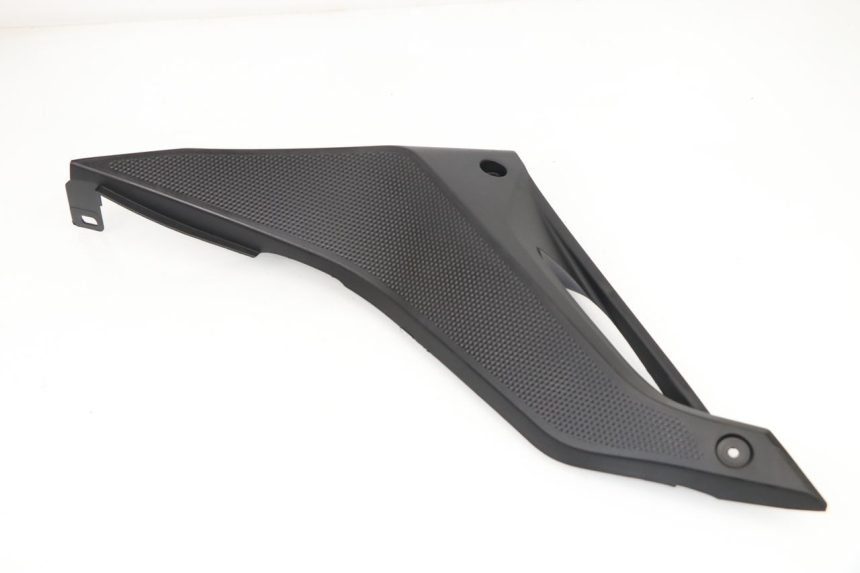 photo de TAMPA DEBAIXO DO ASSENTO ESQUERDO YAMAHA YZF R 125 (2008 - 2013) - Zoom do estado de desgaste
