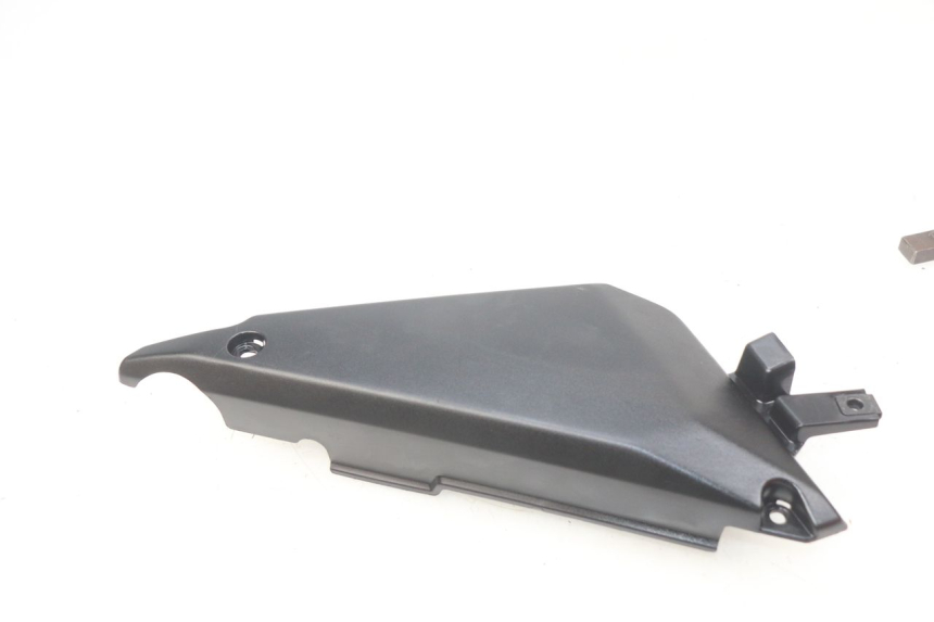 photo de TAMPA DEBAIXO DO ASSENTO ESQUERDO KAWASAKI Z 650 (2016 - 2019) - Ampliação técnica
