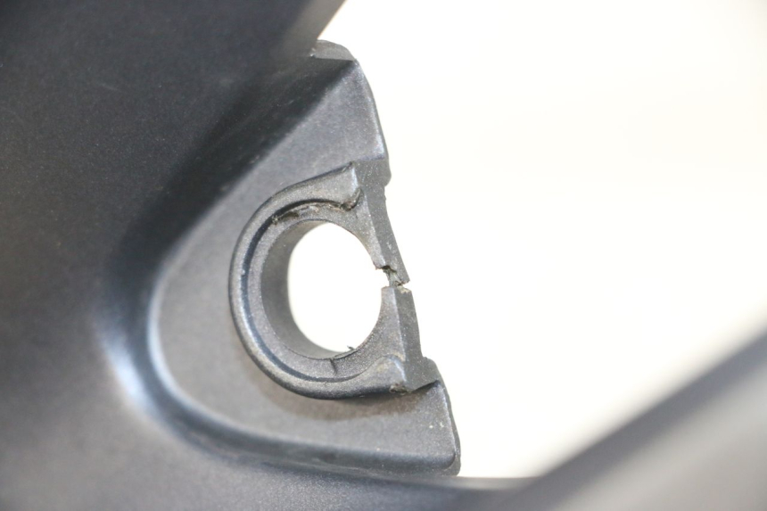 photo de TAMPA DEBAIXO DO ASSENTO ESQUERDO KAWASAKI ZR 7 750 (1999 - 2004) - Detalhe da peça