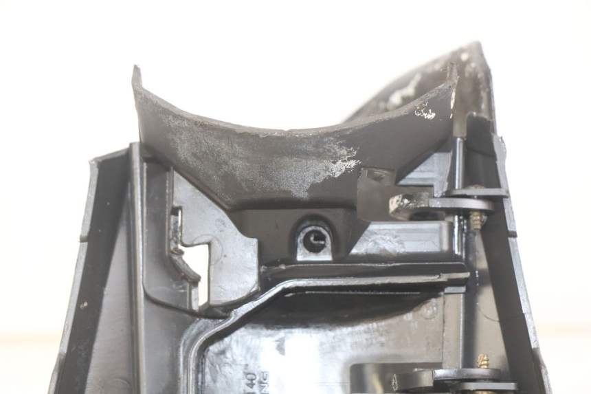 photo de TAMPA DEBAIXO DO BANCO SYM JET SPORT XR 50 (2006 - 2015) - Detalhe da peça