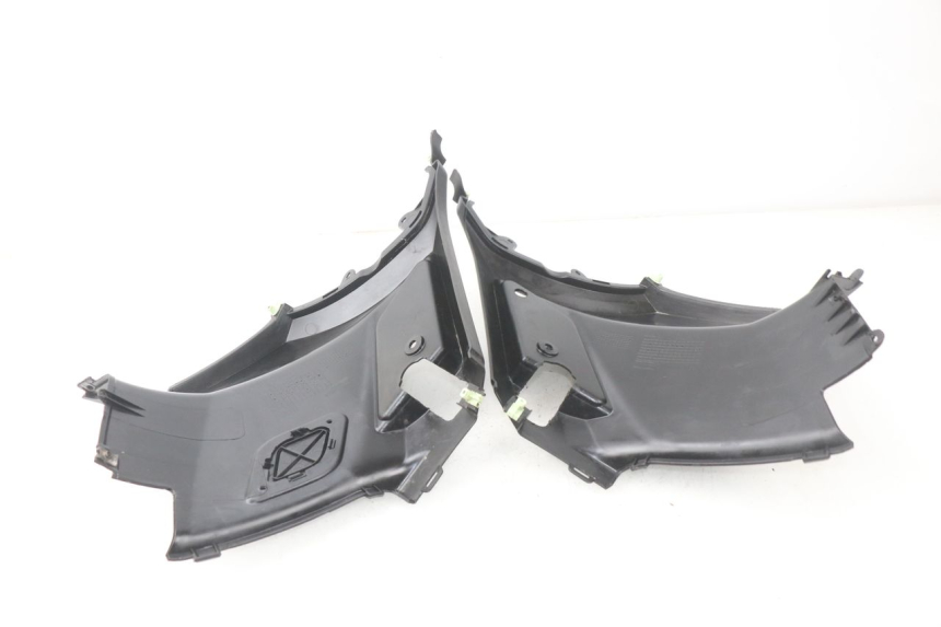 photo de TAMPA DEBAIXO DO BANCO PEUGEOT KISBEE 2T 50 (2010 - 2017) - Pontos de fixação