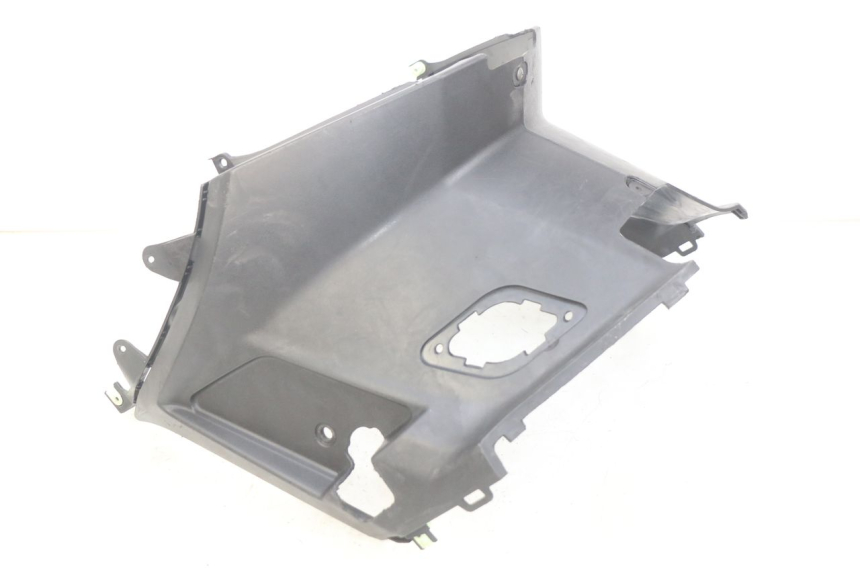 photo de TAMPA DEBAIXO DO BANCO PEUGEOT KISBEE 4T 50 (2010 - 2017) - Detalhe da peça