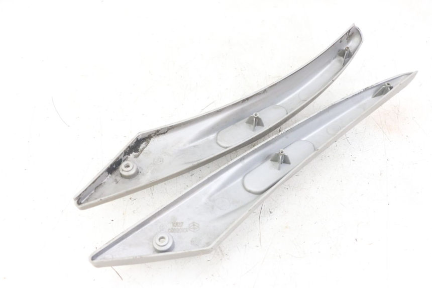 photo de TAMPA DEBAIXO DO BANCO PIAGGIO LIBERTY 125 (2009 - 2013) - Detalhe da peça