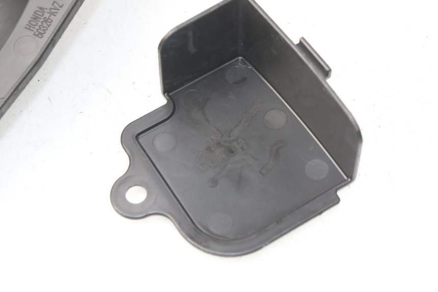 photo de TAMPA DEBAIXO DO BANCO HONDA NSS EX FORZA 250 (2005 - 2013) - Detalhe da peça