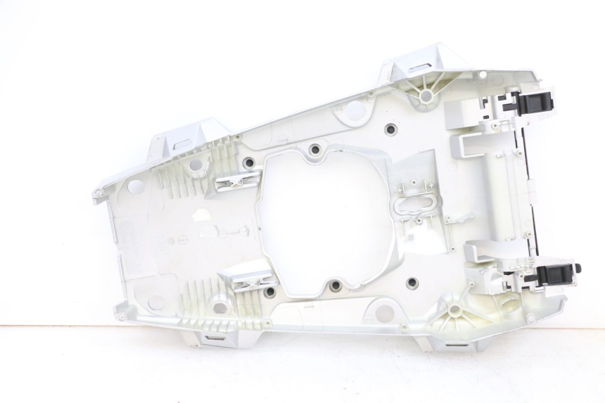 photo de TAMPA DEBAIXO DO BANCO BMW R GS 1250 (2021 - 2024) - Zoom de qualidade