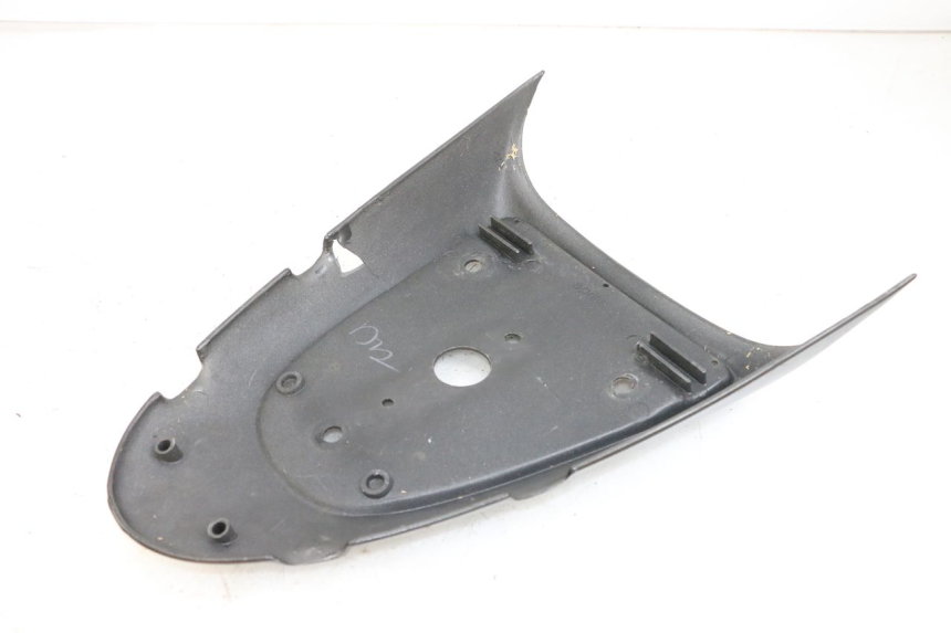 photo de TAMPA DEBAIXO DO BANCO APRILIA SR CARB LC 2T 50 (2004 - 2012) - Detalhe da peça