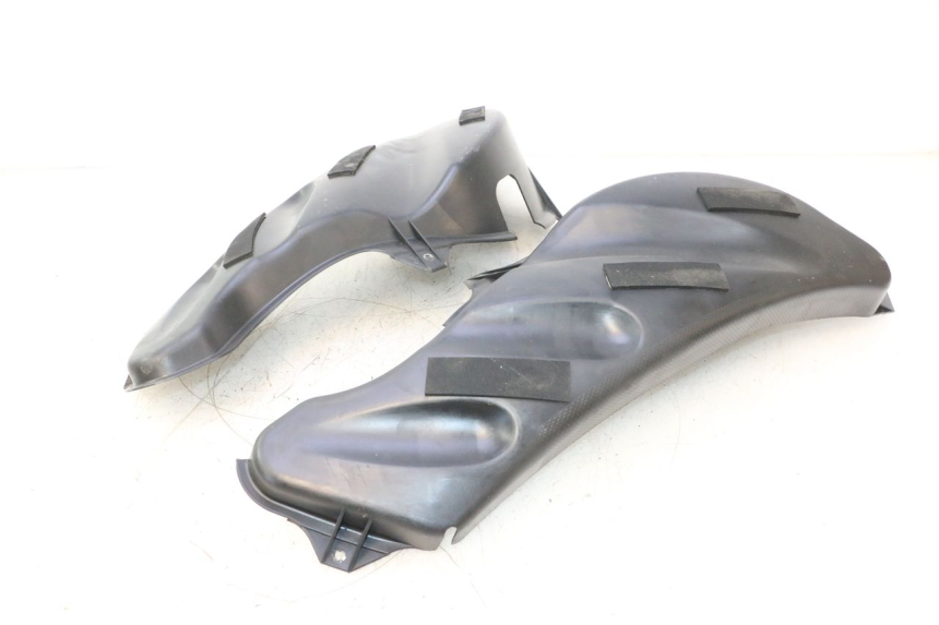 photo de COBERTURA SOBRE O ASSENTO YAMAHA WAVE RUNNER GP R 1200 (2000 - 2003) - Detalhe da peça