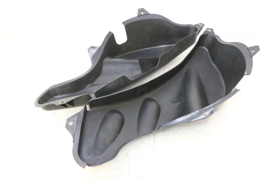 photo de COBERTURA SOBRE O ASSENTO YAMAHA WAVE RUNNER GP R 1200 (2000 - 2003) - Zoom do estado de desgaste