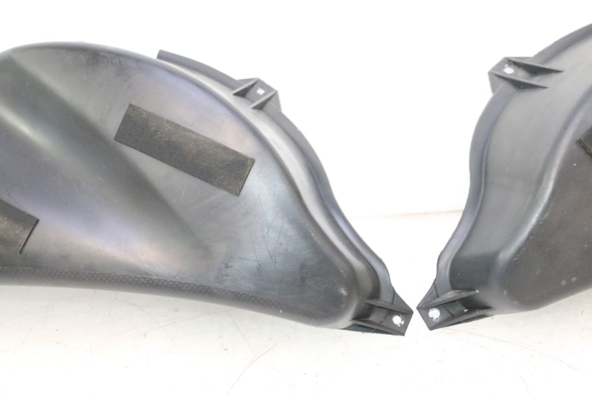 photo de COBERTURA SOBRE O ASSENTO YAMAHA WAVE RUNNER GP R 1200 (2000 - 2003) - Pontos de fixação